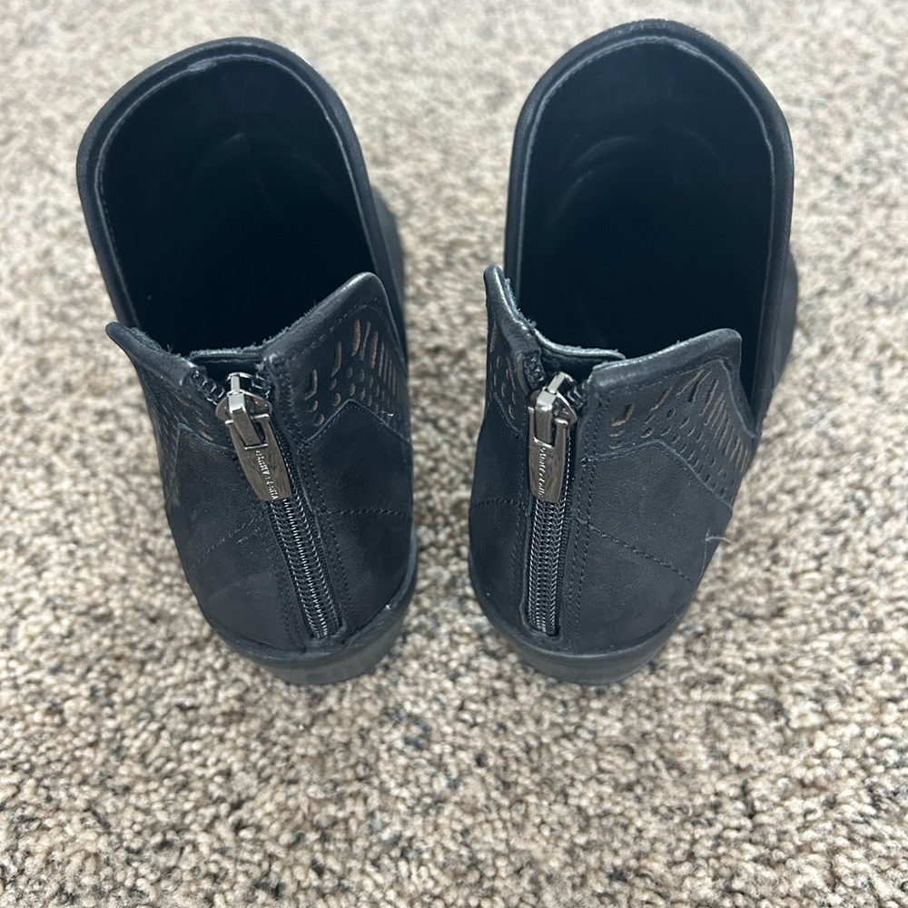 Vince Camuto Black Ankle Boots - Picture 4 of 4